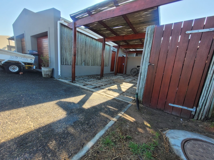 2 Bedroom Property for Sale in Crossways Farm Village Eastern Cape